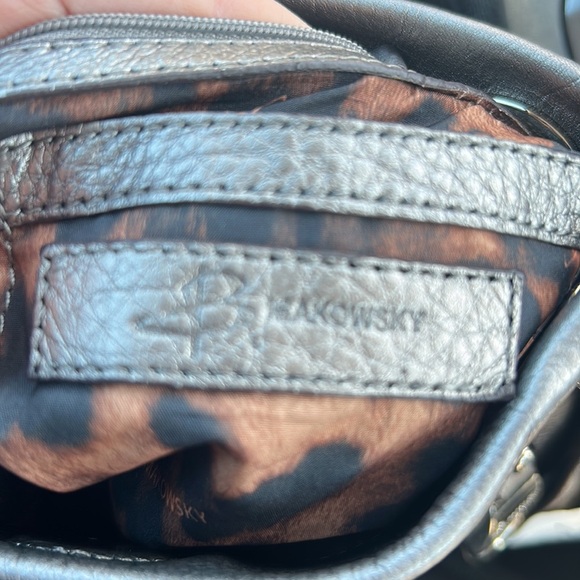 B MAKOWSKY SILVER METALLIC LEATHER CROSSBODY BAG  was $50 flaws p4 - Picture 8 of 14